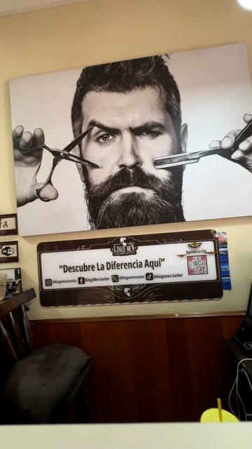 Cuadro de un hombre barbado con tijeras y el letrero Descubre la diferencia aquí