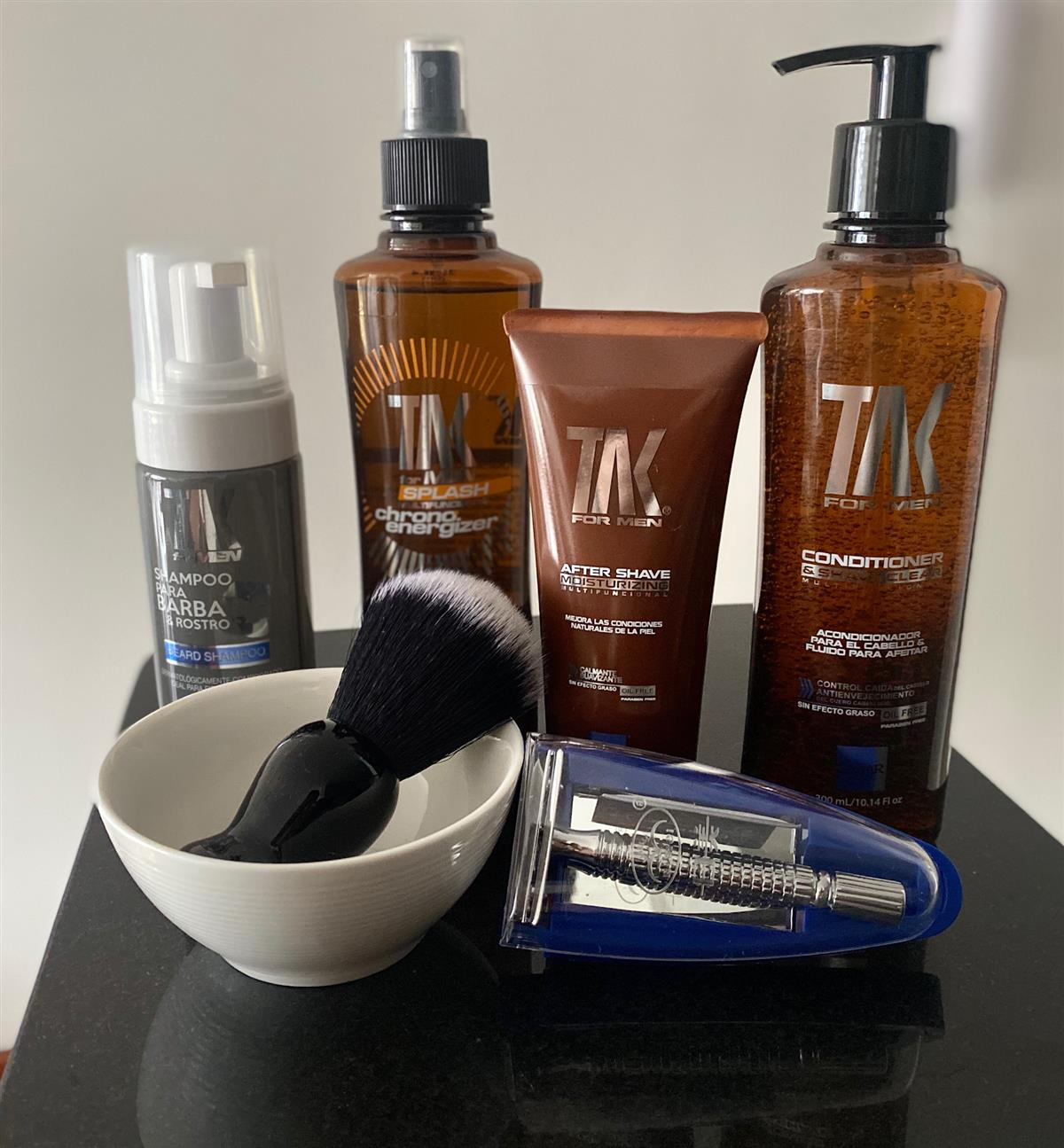 Productos del protocolo de barba, brocha y bowl